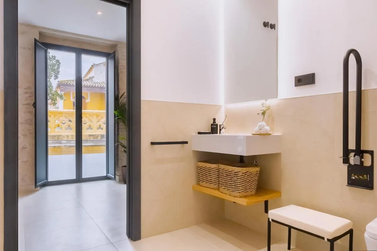 Luxury Apartment Overlooking Casa Pilatos Seville
