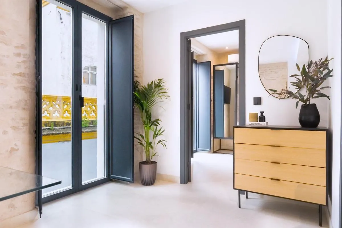 Luxury Apartment Overlooking Casa Pilatos Seville