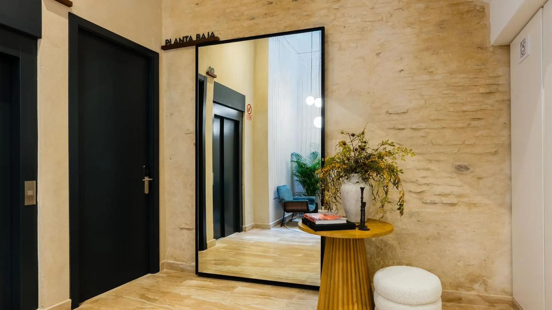 Luxury Apartment Overlooking Casa Pilatos Seville 0*,